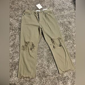 ✨Kankan button fly army green distressed knee - NWT✨